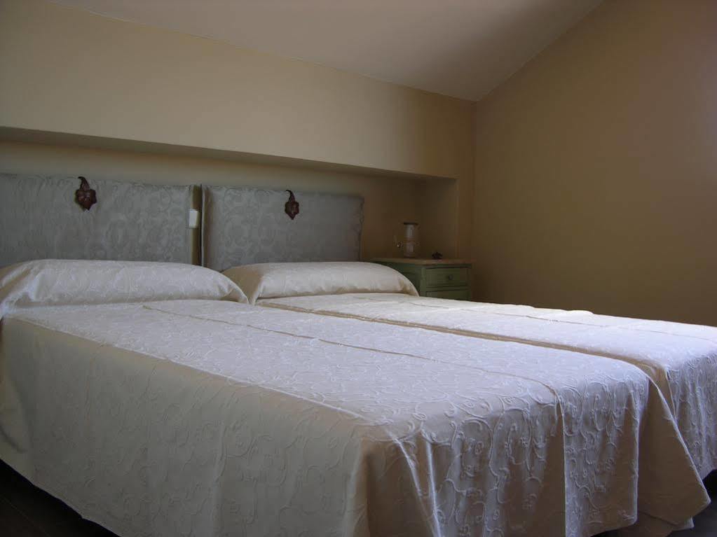Albus Albi Guest House Colmenar del Arroyo Luaran gambar