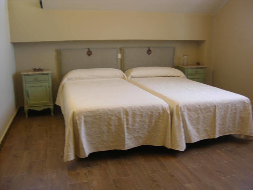Albus Albi Guest House Colmenar del Arroyo Luaran gambar